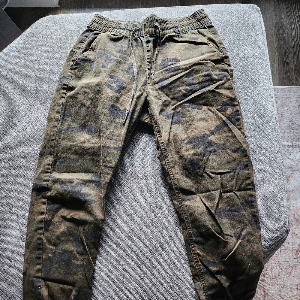 RD Style Boutique Camo Cargo Pants, size M
